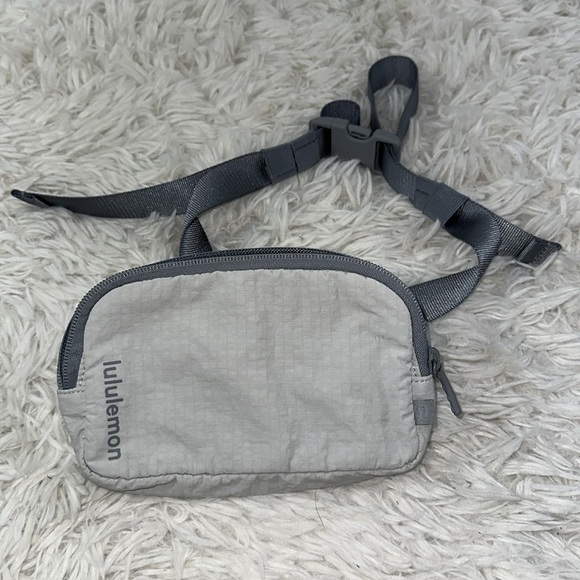 lululemon Mini Belt Bag- Vapor/ Rhino Grey - Picture 1 of 6